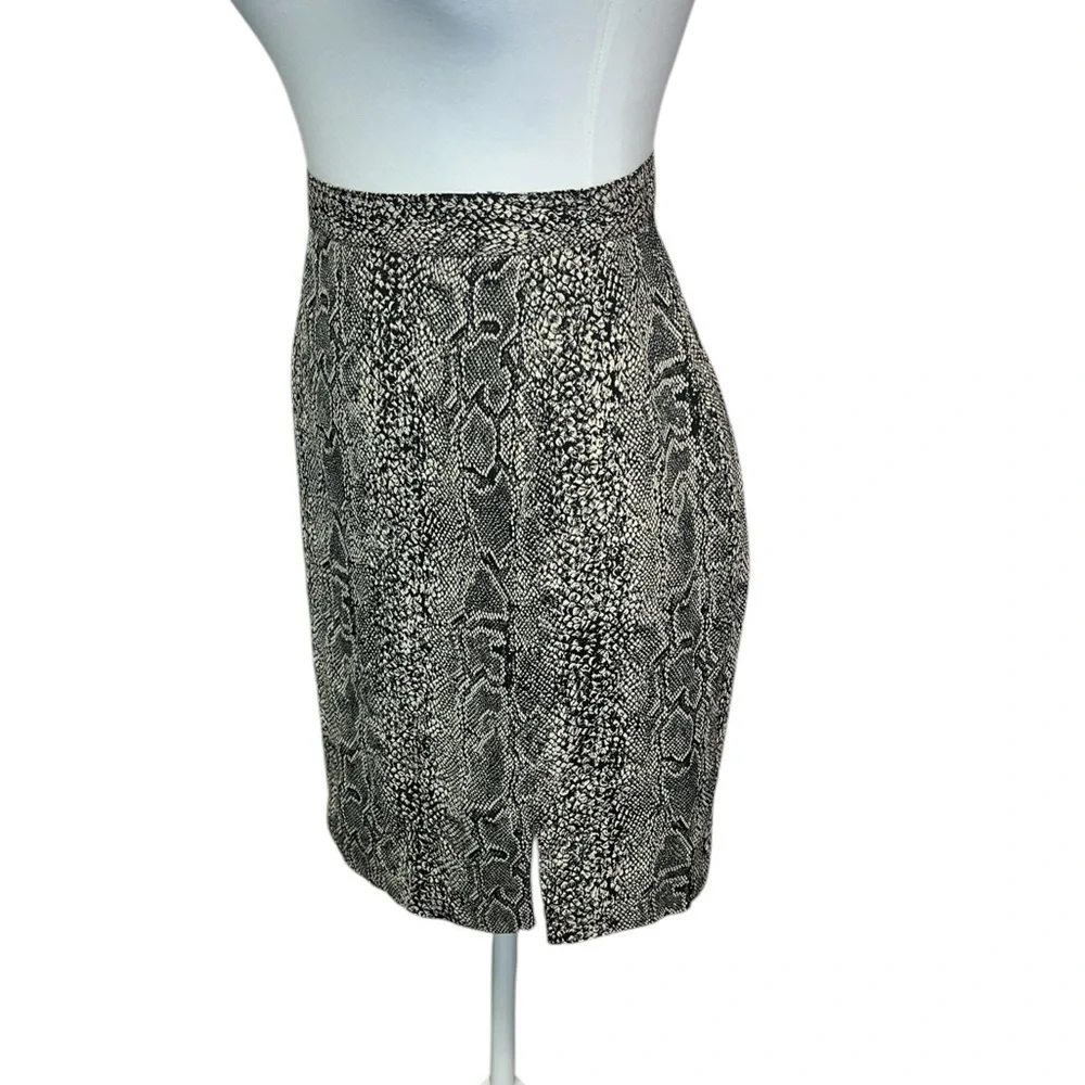 Taiga Paris Elegant Snake Print Skirt